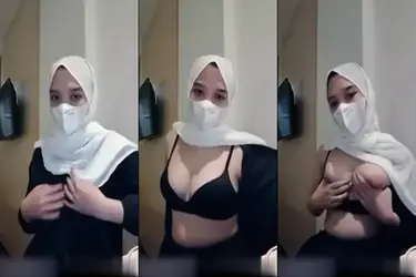 Bokep Indo Hijab Camilla Main Toket Gede poster
