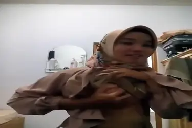 Guru Jilbab Toket Diremas Masuk Kamar Privat, Kelas yang Tidak Ada di Daftar Resmi poster