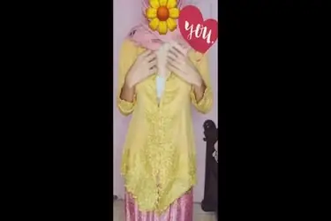 Kebaya Hijab Pink Tampil Berani Menggoda – Live Hot poster